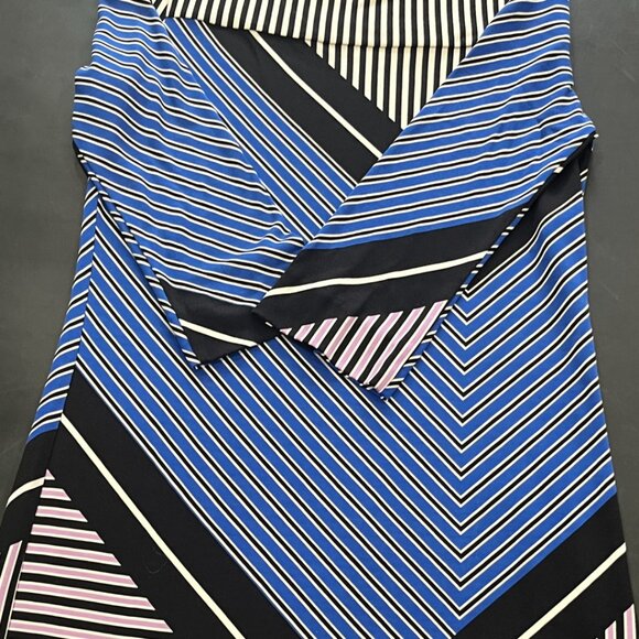 Diane Von Furstenberg. Shift Dress - Picture 6 of 7